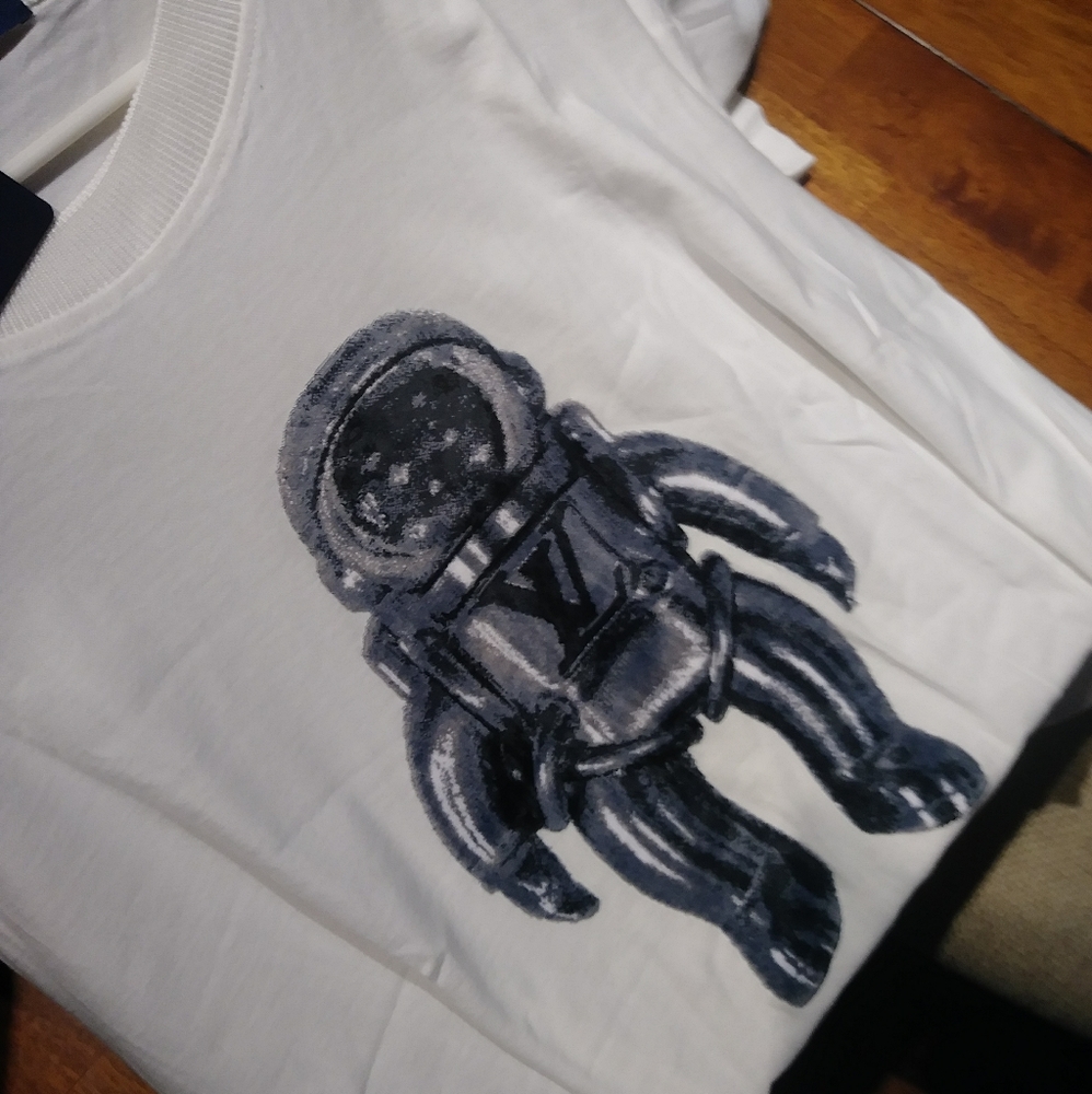 velour spaceman t-shirt comes with free gifts
